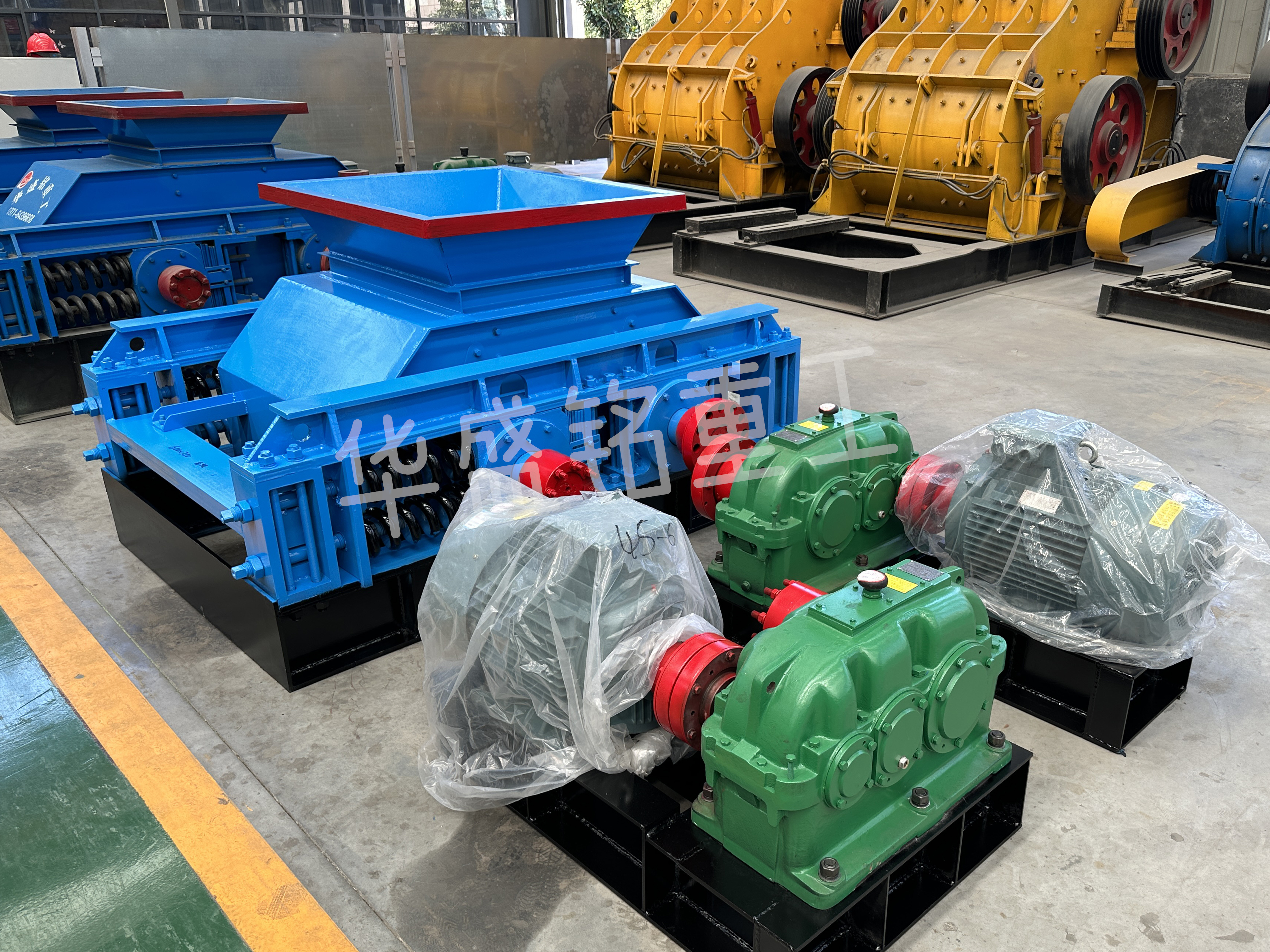 瀝青輥式破碎機(jī),瀝青銑刨料破碎機(jī),柔性對輥破碎機(jī),瀝青再生料雙齒輥破碎機(jī)廠家