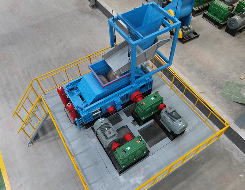 2010大型對輥制砂機,大型液壓對輥式制砂機價格,液壓輥式制砂機廠家